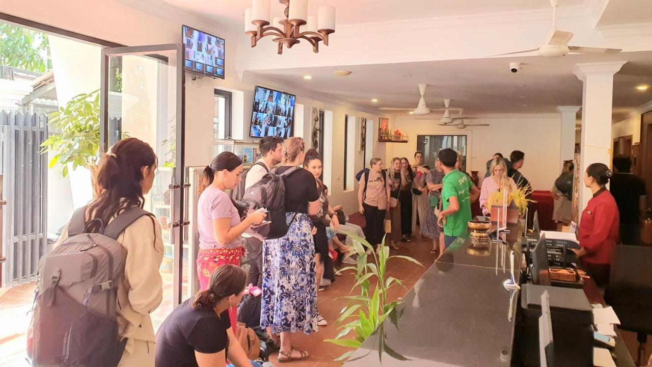 Darling Pub Hostel Siem Reap Exteriör bild